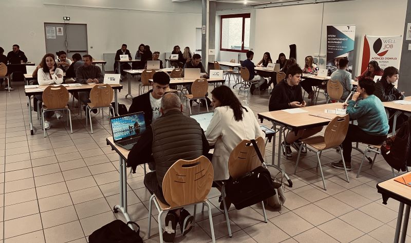 Lycee Cap Job dating géant pour les Terminales Bac Pro et CAP | Le Grand Arc ...
